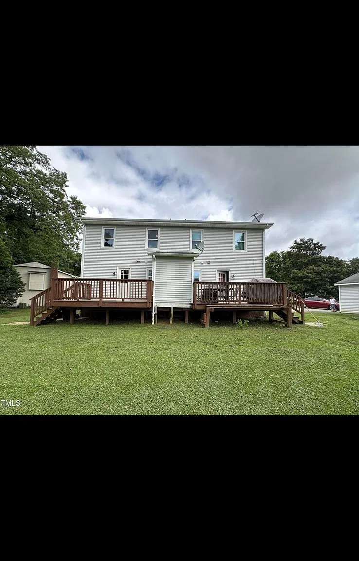 3 bed, 2.5 bath, 1320 sqft, $2,200 — Photo 2