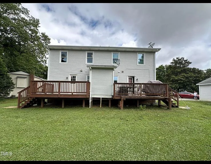 117 Chatham Woods Dr — Photo 2