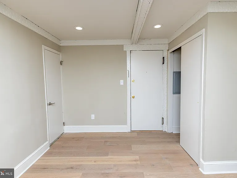901 Clinton St #3 — Photo 5