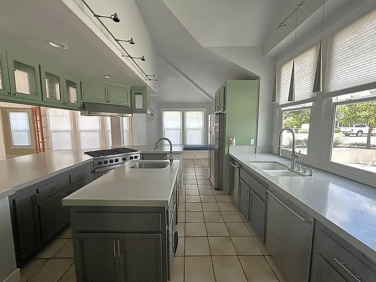 1938 Westminster Ave — Photo 11