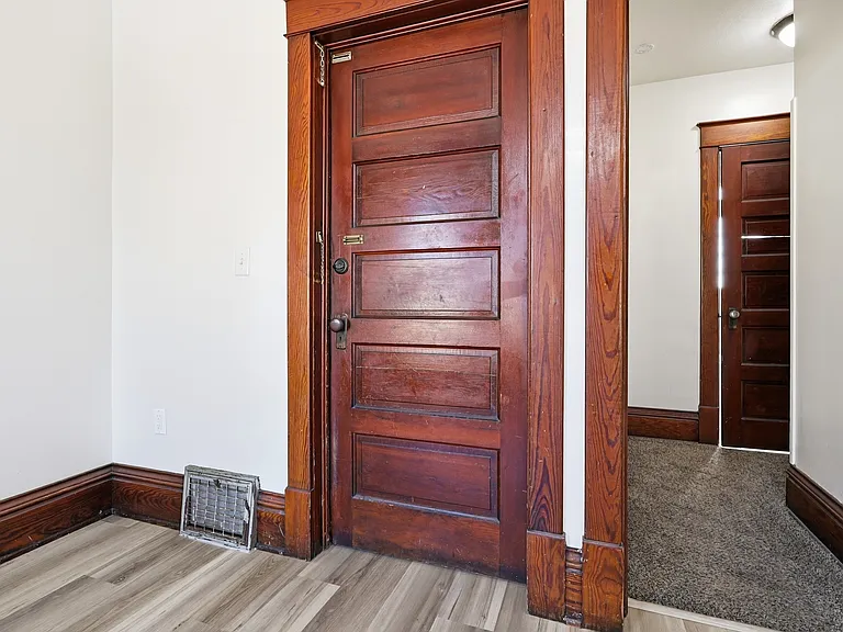 104 Jessamine Ave W — Photo 5