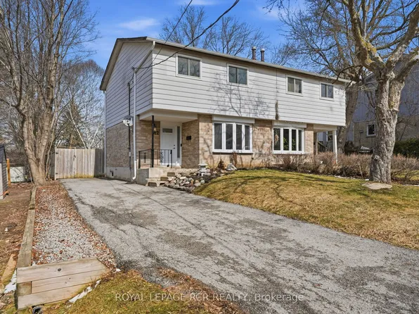 812 Greenfield Cres, Newmarket, ON L3Y 3B3