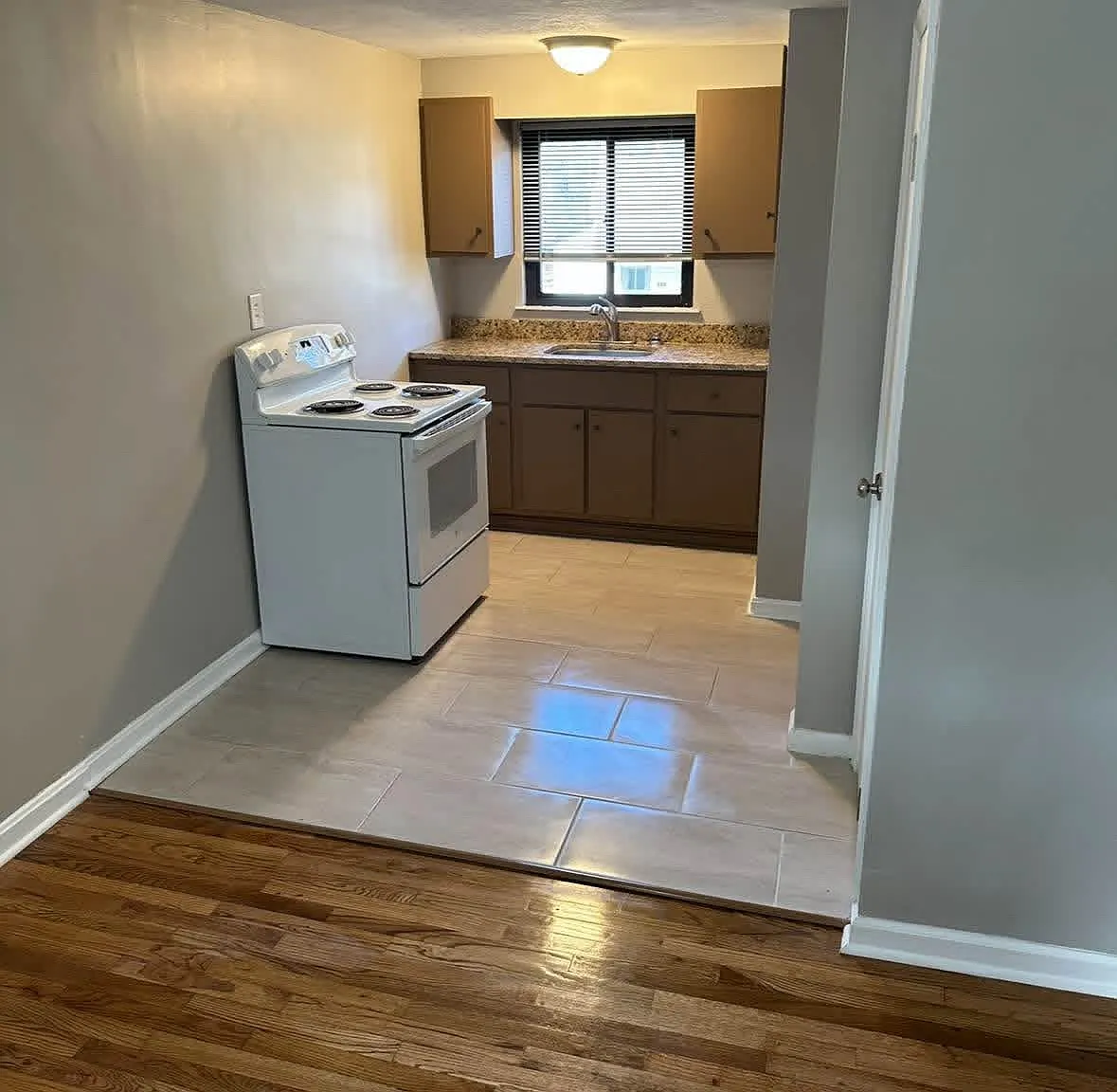 2 bed, 1000 sqft, $1,195 — Photo 2