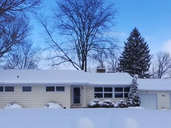 61 N House Dr, Akron, OH 44319