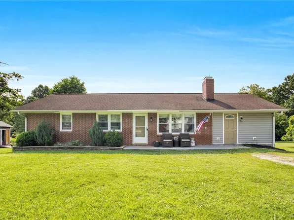 2725 Valleyspring Rd, Kernersville, NC 27284