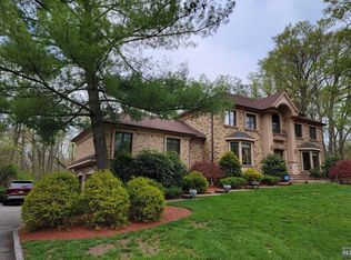 668 Old Mill Rd, Franklin Lakes, NJ 07417