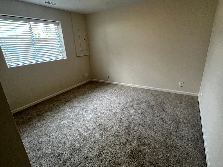 16210 Camden Ave — Photo 11