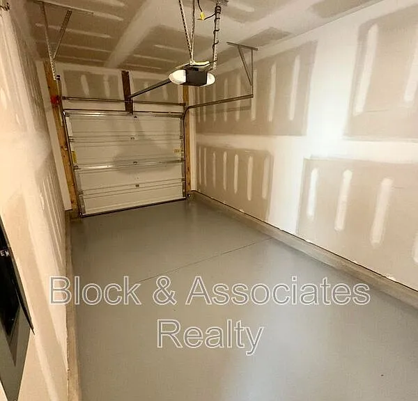 2040 Oakdale Dr — Photo 17