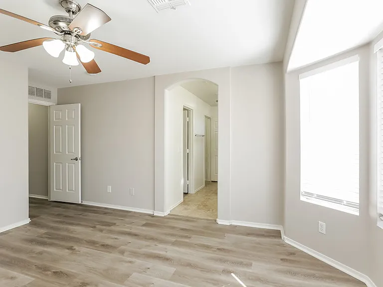 3702 S 62nd Ave — Photo 10