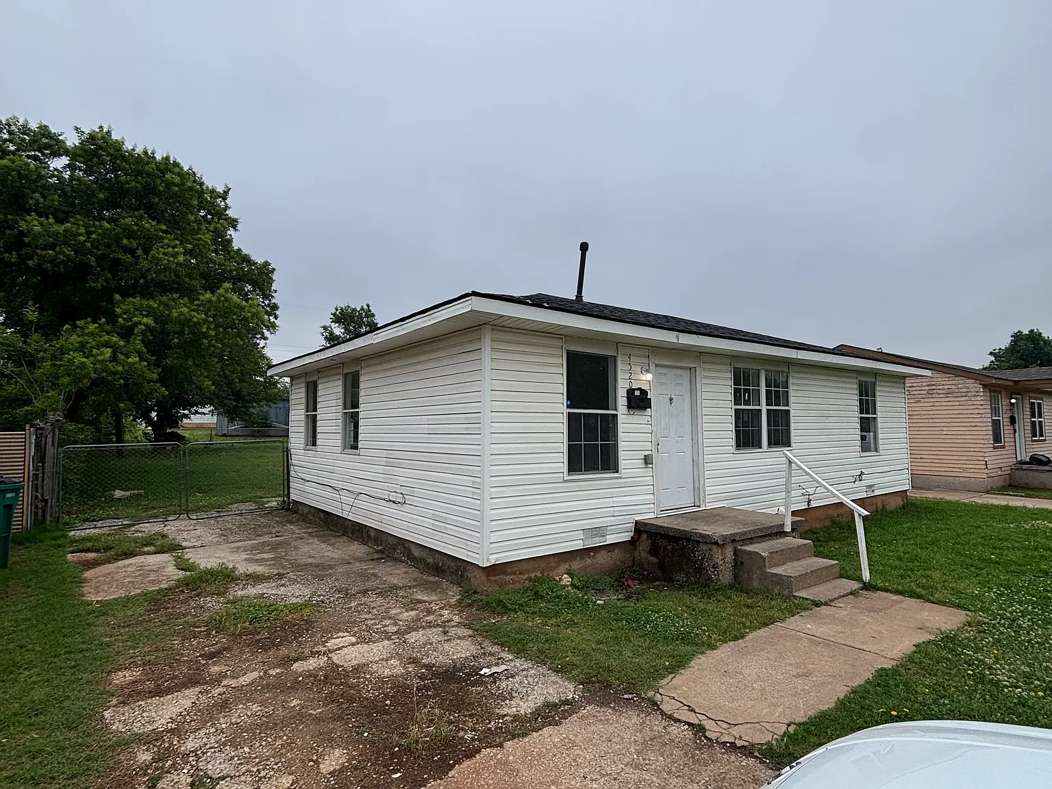 3 bed, 989 sqft, $1,100 — Photo 2