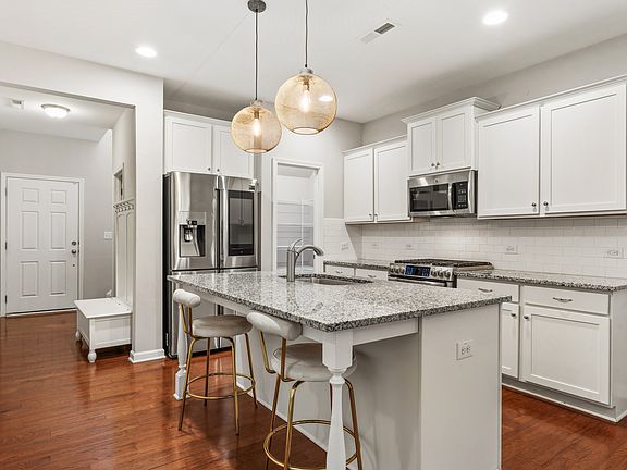 5th image of 17 Rattan Bay Ct
