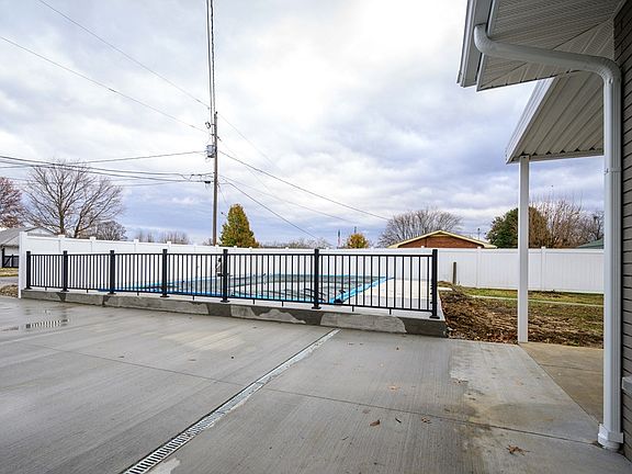 3rd image of 1006 Enid Dr