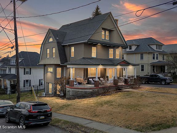 2nd image of 1020 Sunset St