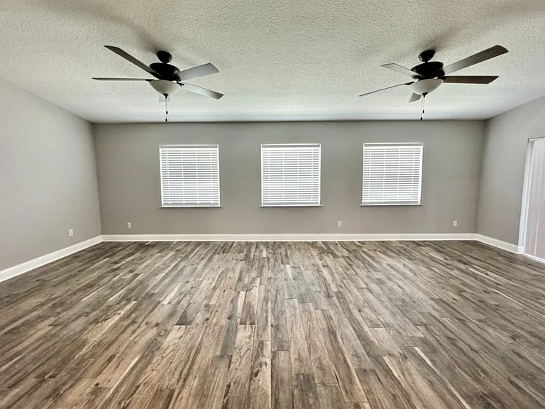 1301 Queen Elaine Dr — Photo 5