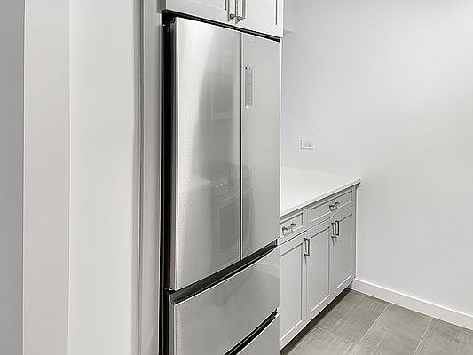 5th image of 150 E 18th St #8FG