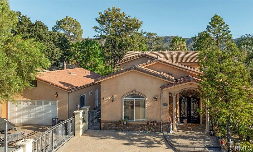 1st image of 10610 Oak Tree Way