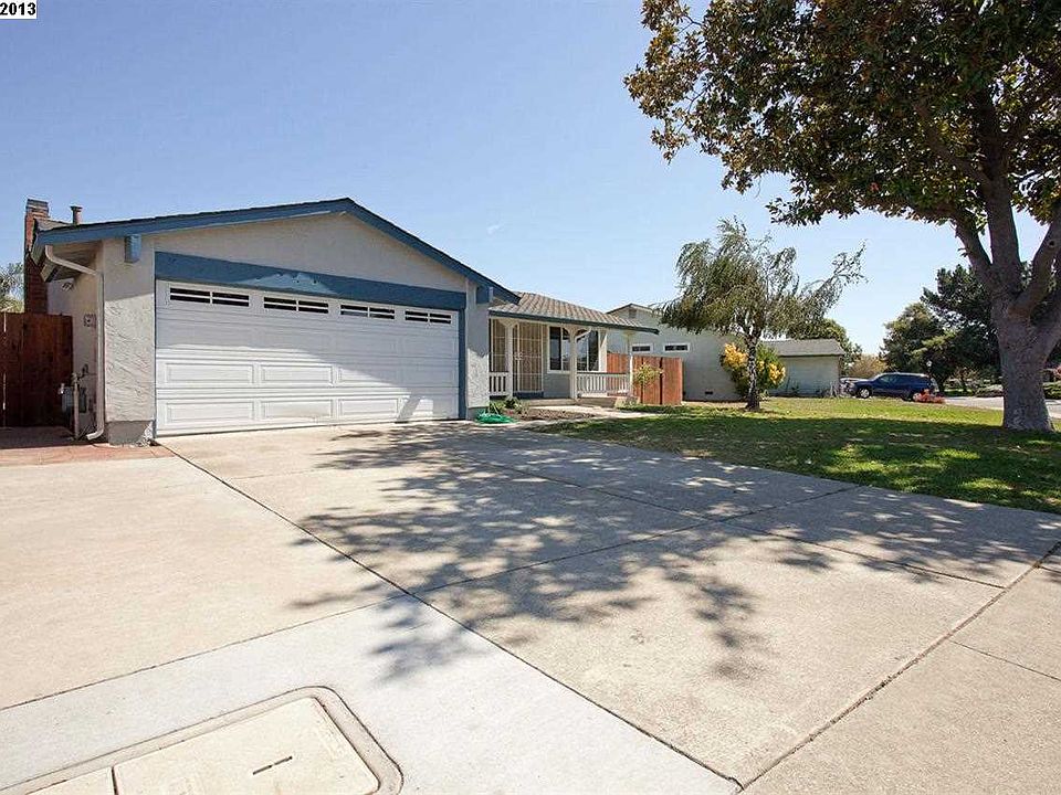 1st image of 32374 Sheffield Ln