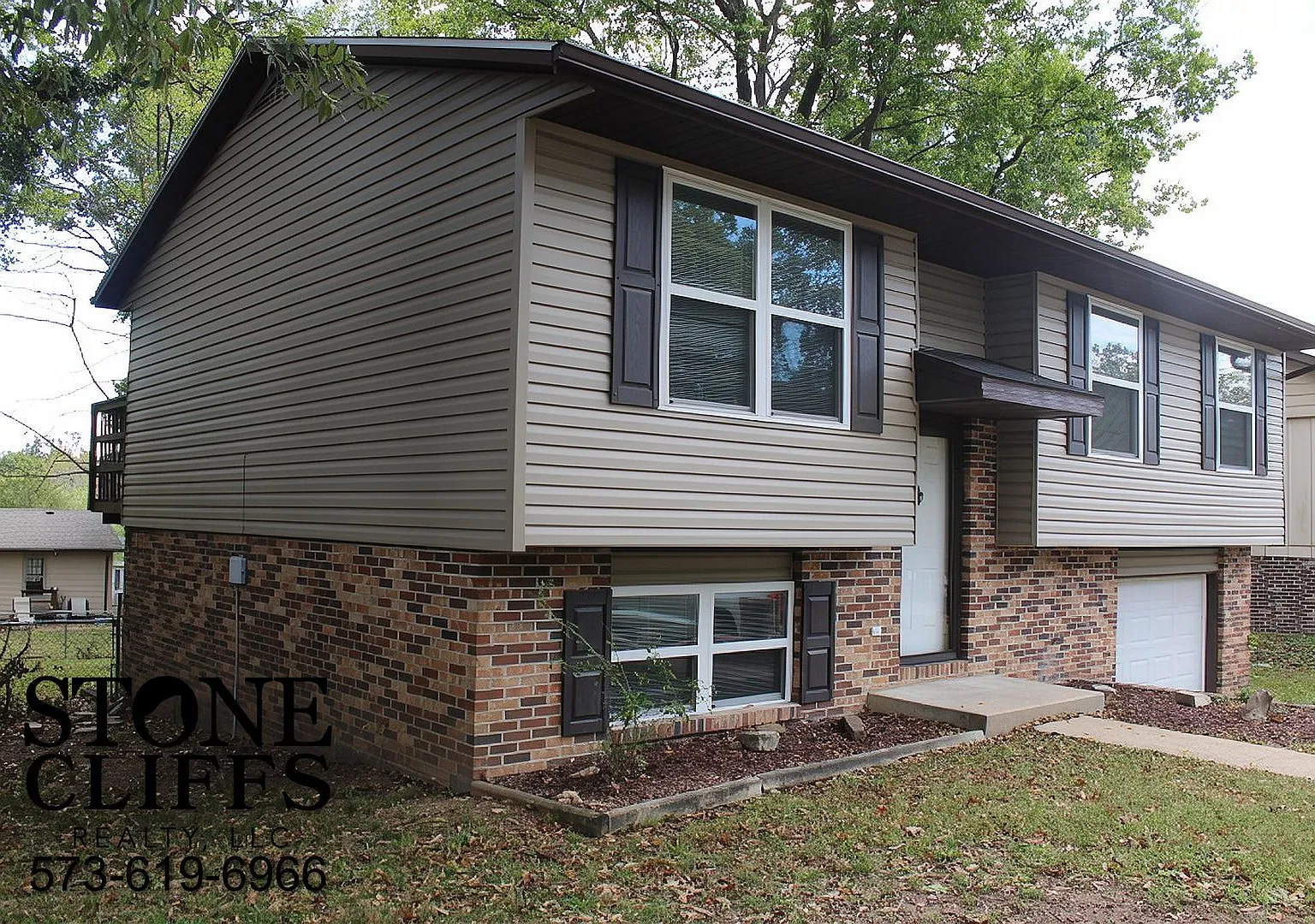 3 bed, 2 bath home with 1 car garage and fenced backyard — Photo 4