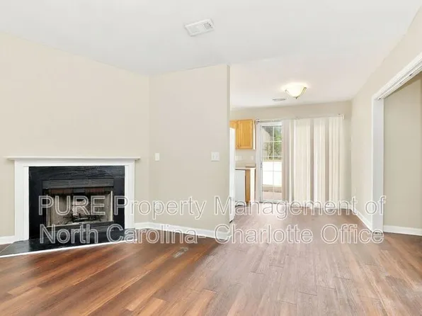 2456 Stratford Crossing Dr, Winston Salem, NC 27103