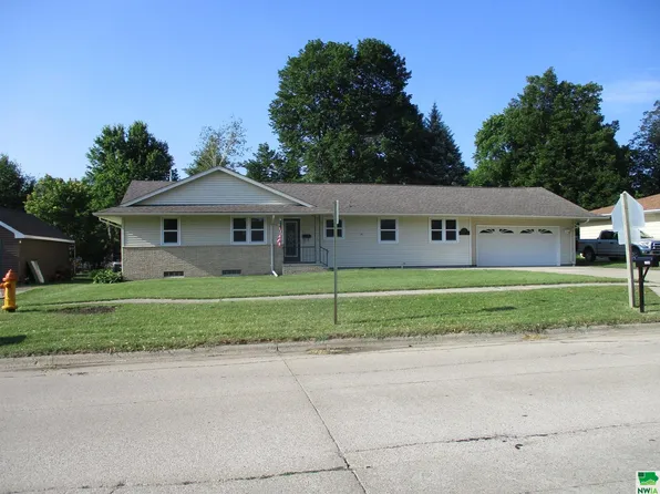 1200 E 6th St, Sheldon, IA 51201