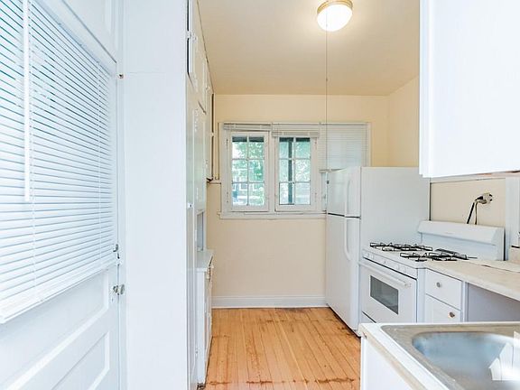 3rd image of 1441 W Albion Ave APT 1B