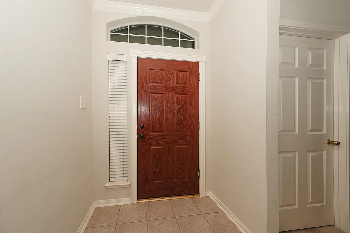 Building Photo - 21315 River Knoll Ln