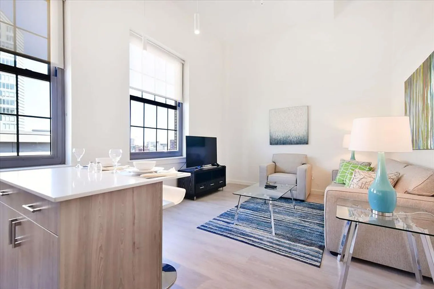 2 bed, 2.0 bath, 914 sqft, $7,380 — Photo 1