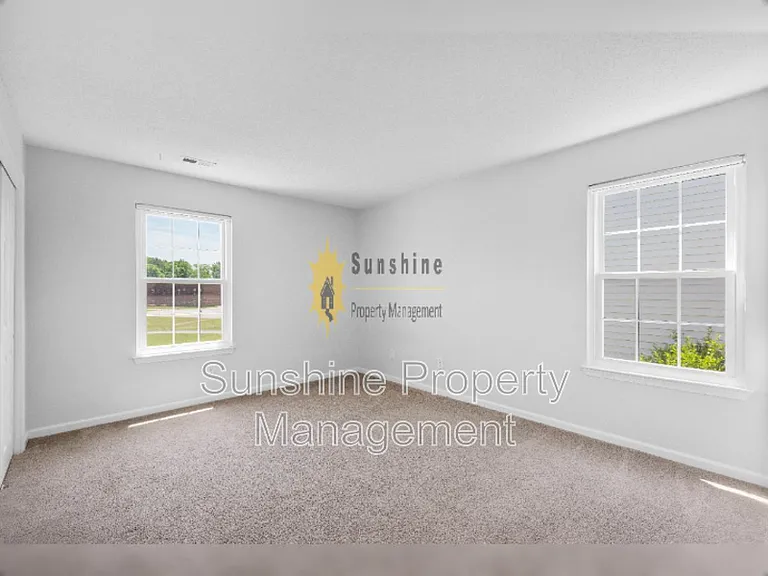 1486 Berkshire Dr — Photo 7