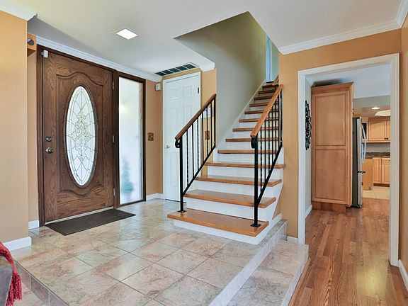 4th image of 358 Bluefield Dr