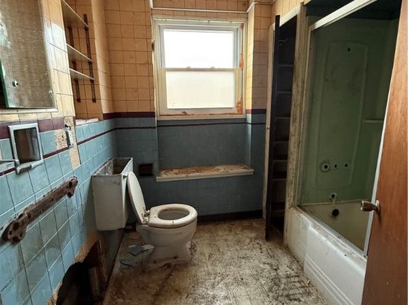 pittsburgh-pennsylvania-87992086 picture