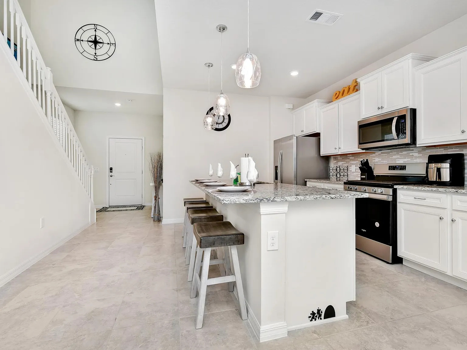 7 bed, 5.5 bath, 3281 sqft, $3,700 — Photo 3