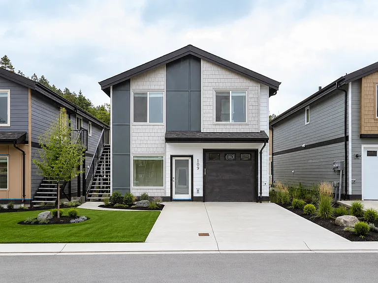109 Gregory Pl — Photo 1