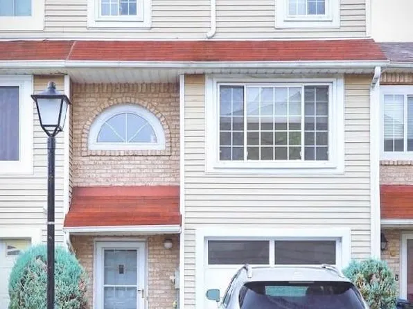 67 Doreen Dr, Staten Island, NY 10303