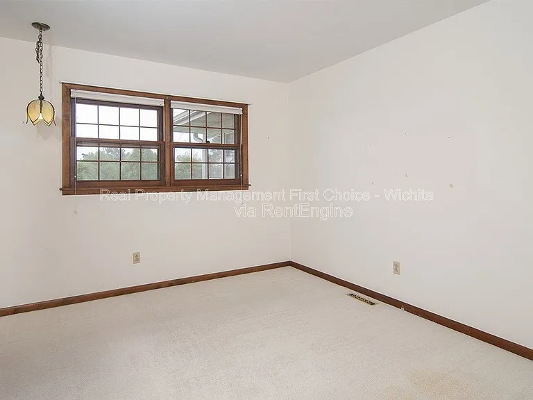 244 N Live Oak Ln — Photo 23