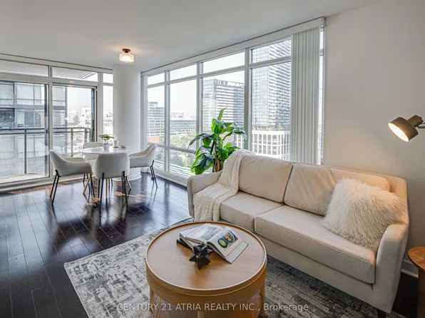 4K Spadina Ave #1802, Toronto, ON M5V 3Z9