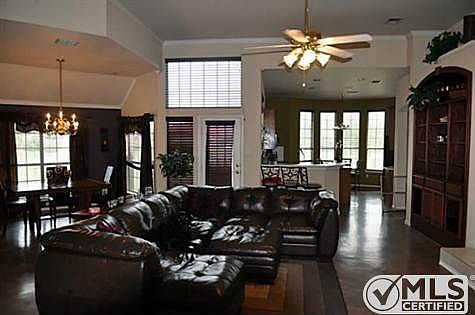 3rd image of 7051 Creek Bend Dr