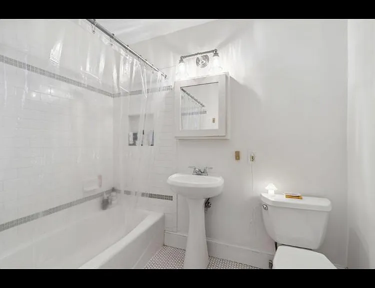 55 Pitt St #4 — Photo 15