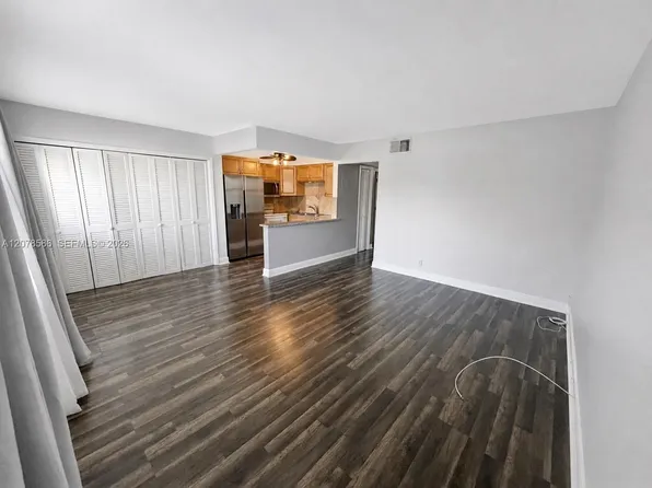 4050 NE 12th Ter APT 11-1, Oakland Park, FL 33334