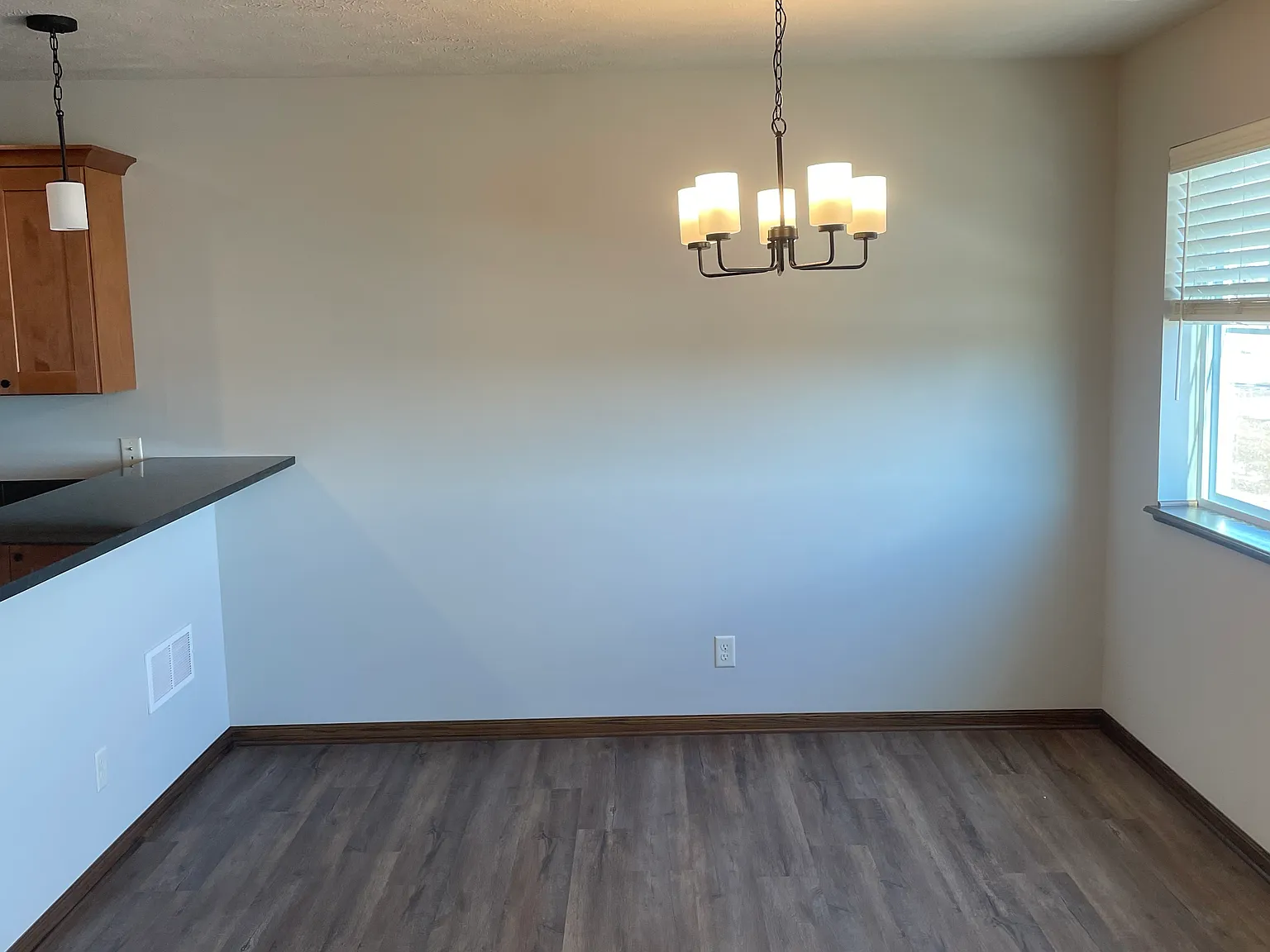 3 bed, 2.5 bath, 1739 sqft, $2,050 — Photo 4