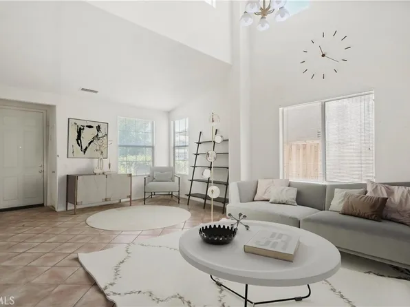 28445 Silverking Trl, Saugus, CA 91390