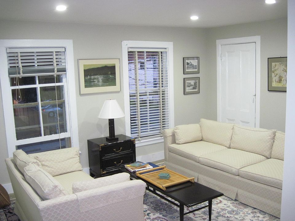 Living Room - pic 1