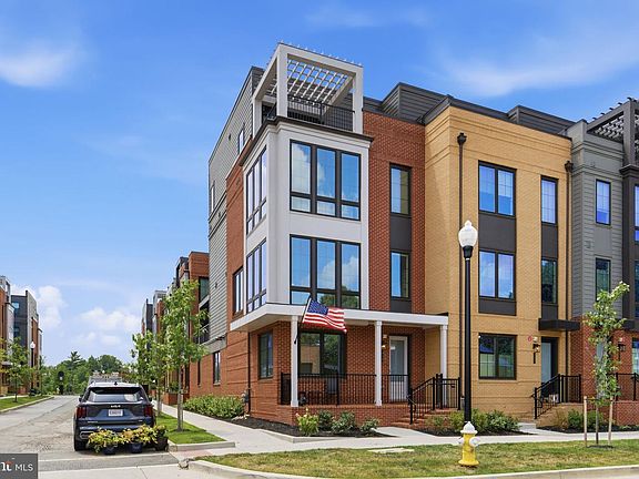 2nd image of 329 Calvert Ave