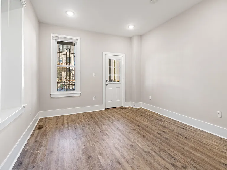 52 Q St NE #1 — Photo 7