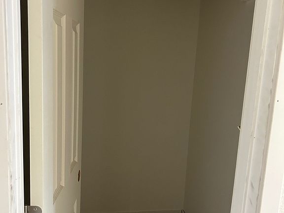 4th image of 13613 Ardis Ave