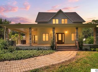8450 Buckboard Dr, Lincoln, NE 68532