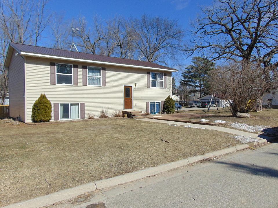 1st image of 921 7th Ave E