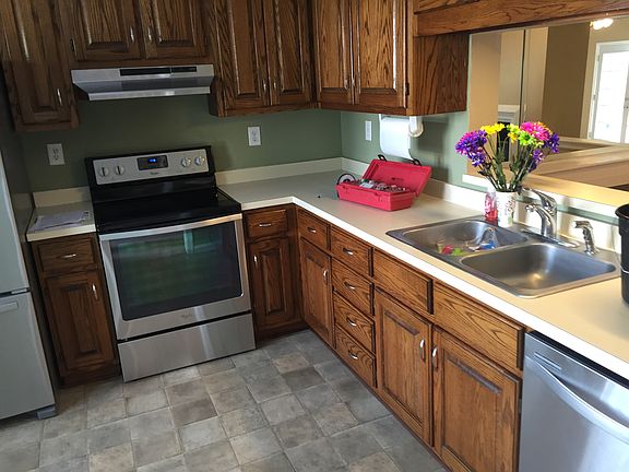 4th image of 748 S Lake Cir