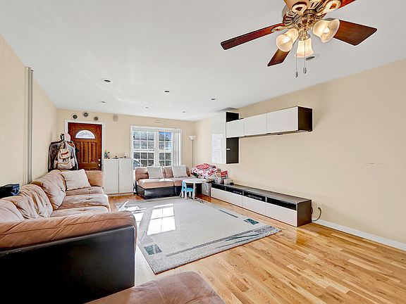 2nd image of 405 Allen Ave #A