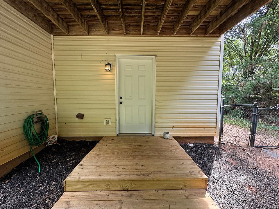 1st image of 2975 Summit Ln
