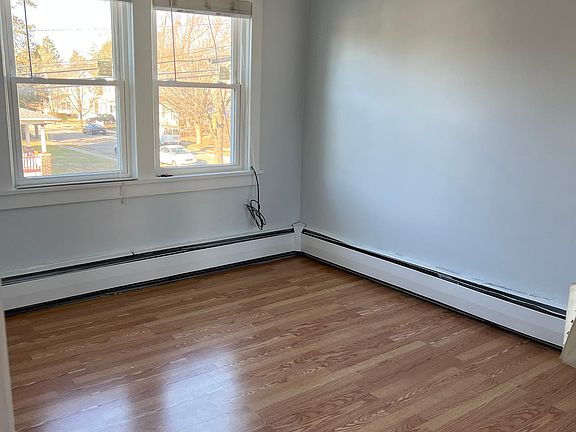 5th image of 2906 N Centre St